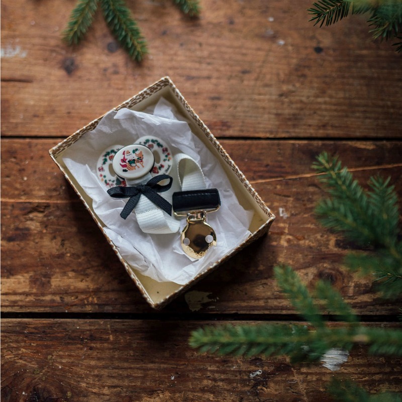 103053_Pacifier_OhDearSanta_LS_2_web.jpg