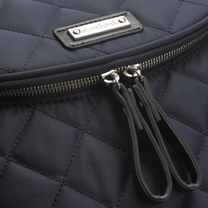 700_POPPY_Black_Detail2.jpg