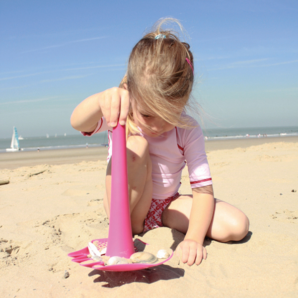 Quut_TRIPLET_02_calypso_pink_beach_in_use_2013m02d27.jpg