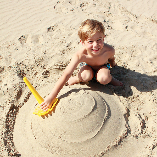 Quut_TRIPLET_04_mellow_yelow_beach_in_use_2013m02d27.jpg