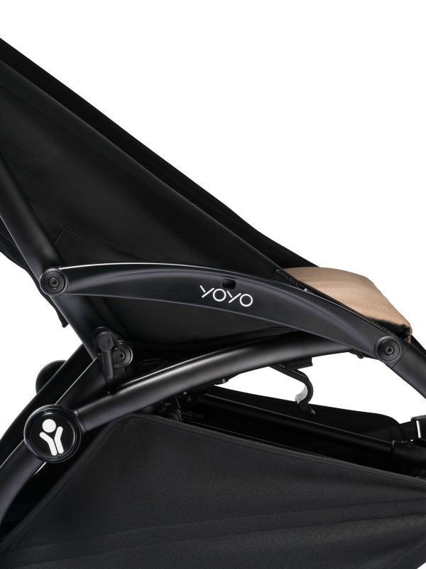 YOYO-2-6-BLACK-FRAME-ARMREST-TOFFEE-WEB.jpg