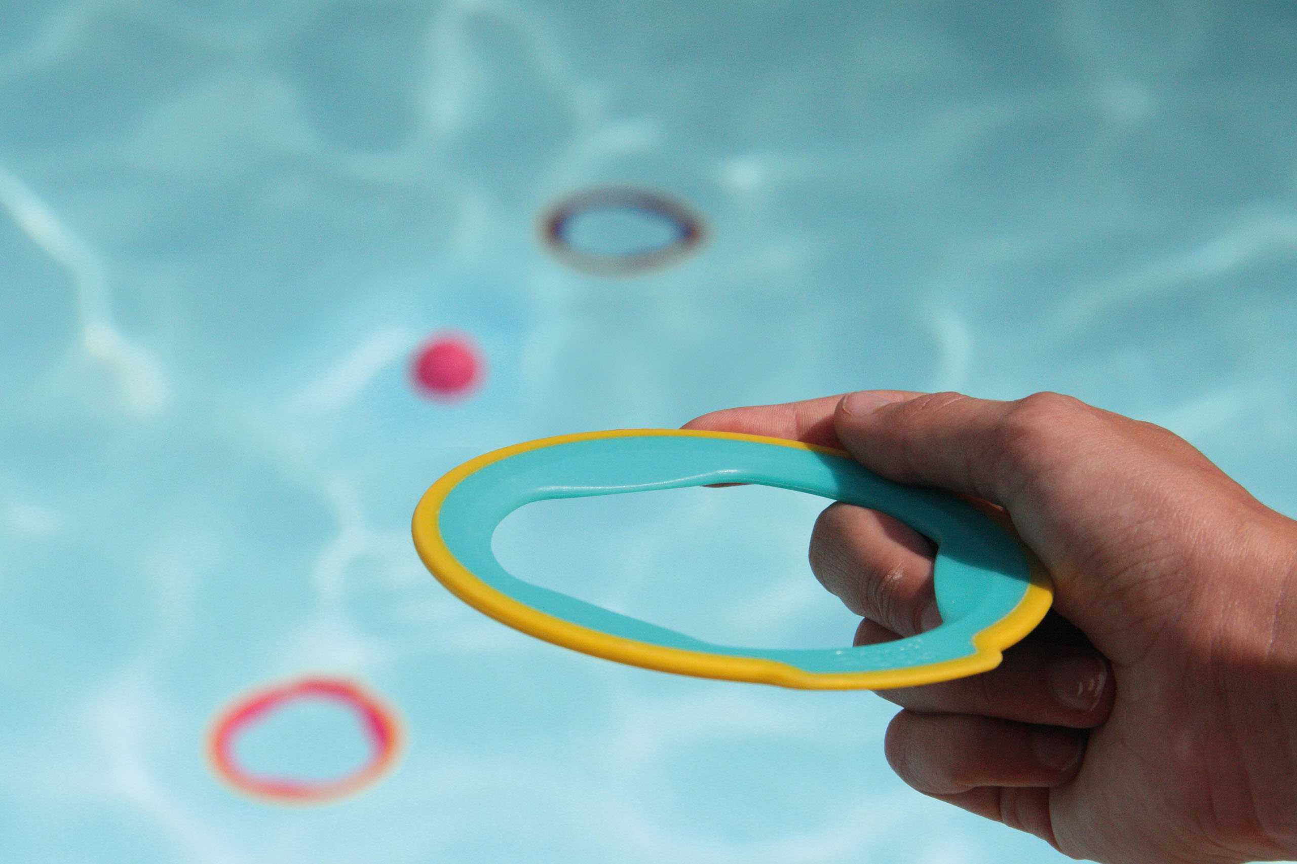 quut_ringo_inuse_pool_1.jpg