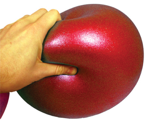 ref.-110022-Funkit-world-Scrunch-ball-solid-red-squeezed-I-lifestyle.jpg