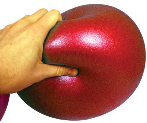 ref.-110022-Funkit-world-Scrunch-ball-solid-red-squeezed-I-lifestyle1.jpg