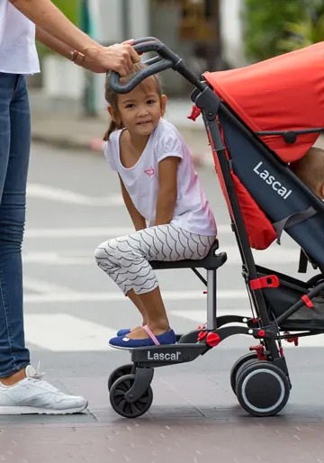 sit-on-saddle-crossing-street
