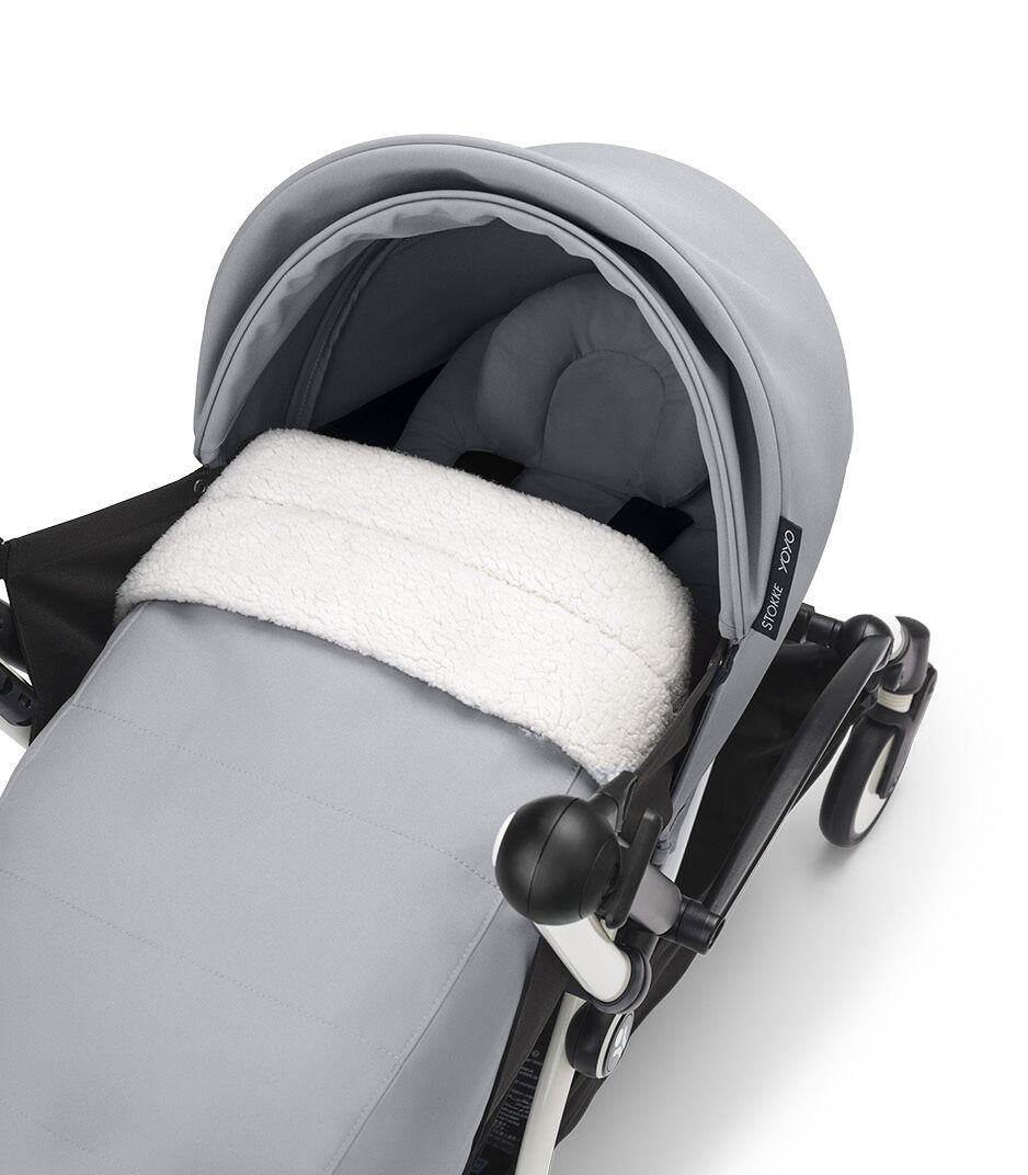 YOYO3_0PLUS_Stone_WhiteFrame_Headrest detail_3-4_0415