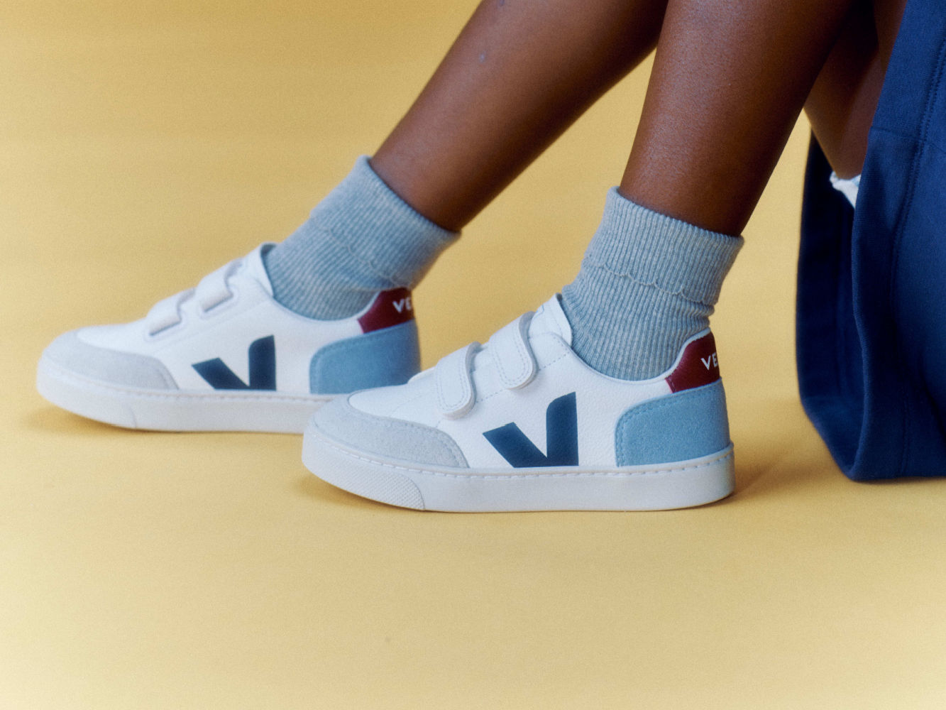veja-sneakers-small-v-12-leather-multicolor-XV0520607_4 (1)